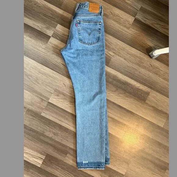 NWOT Levi 501 jeans - Picture 2 of 8